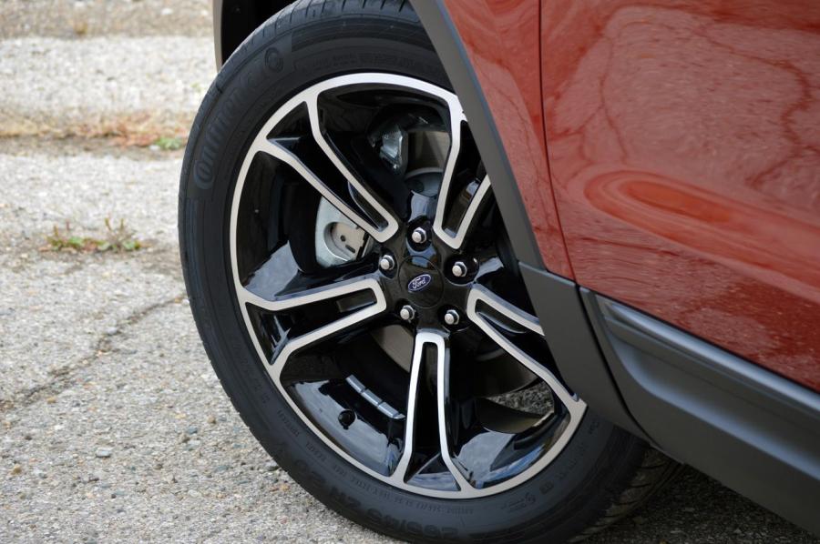  Ford Explorer Sport 2012 года  (фото 26 из 94)